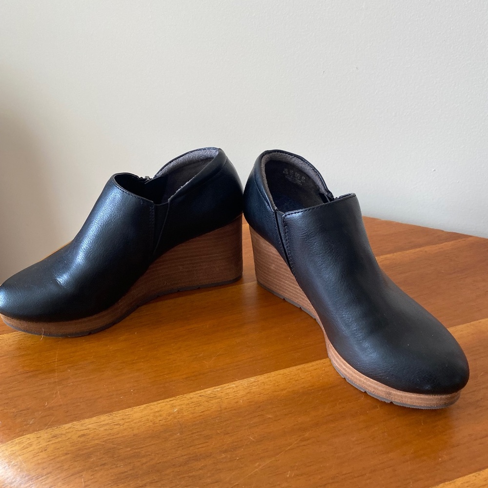 Dr. Scholl’s Black Wedge Ankle Boot Size 6.5